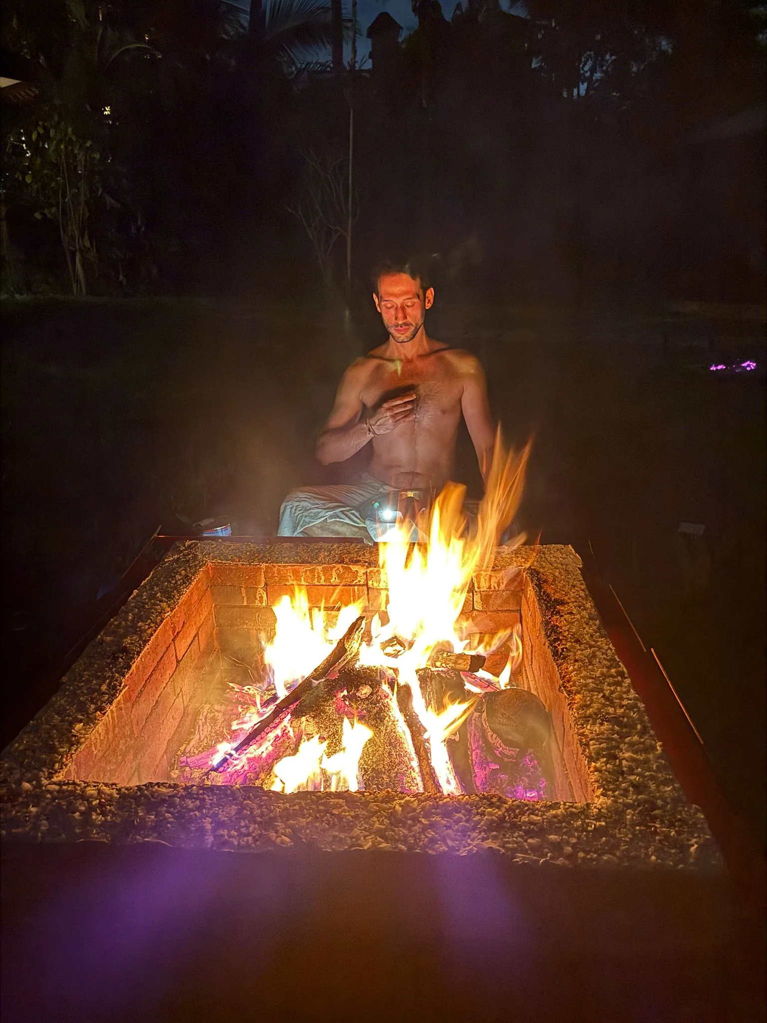 Thomas Jayet before a Yagna fire